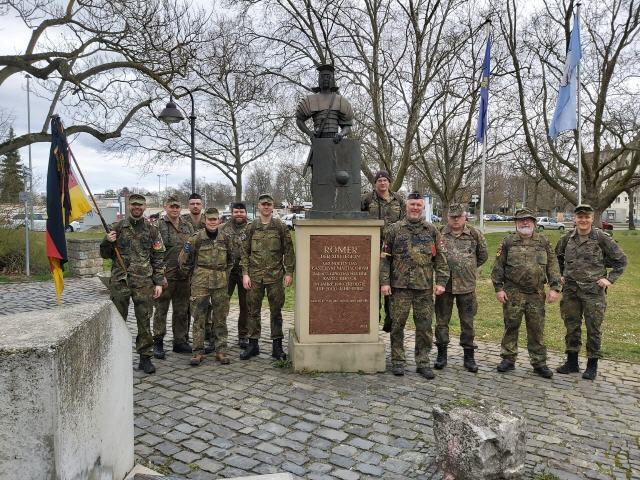 Die „Marschgruppe Deutsche Marine und Freunde